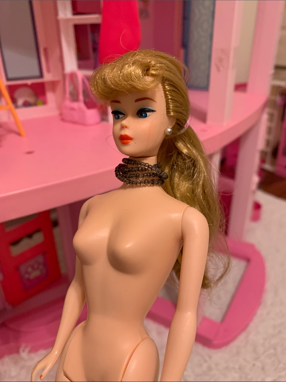 Retro look Barbie with 70s like handmade top - Picture 2 of 8